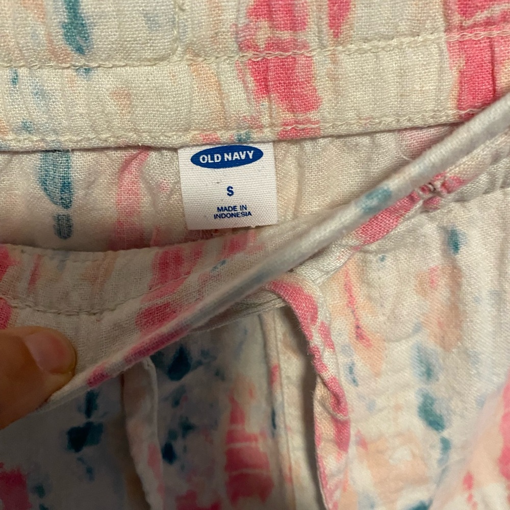 Old Navy Small Women's Tie-Dye Shorts - Picture 4 of 4